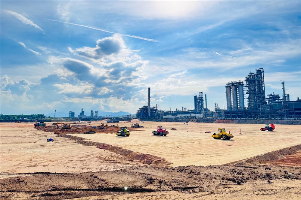 Tập trung tháo gỡ nút thắt, sớm bàn giao mặt bằng Dự án Nâng cấp, mở rộng NMLD Dung Quất 